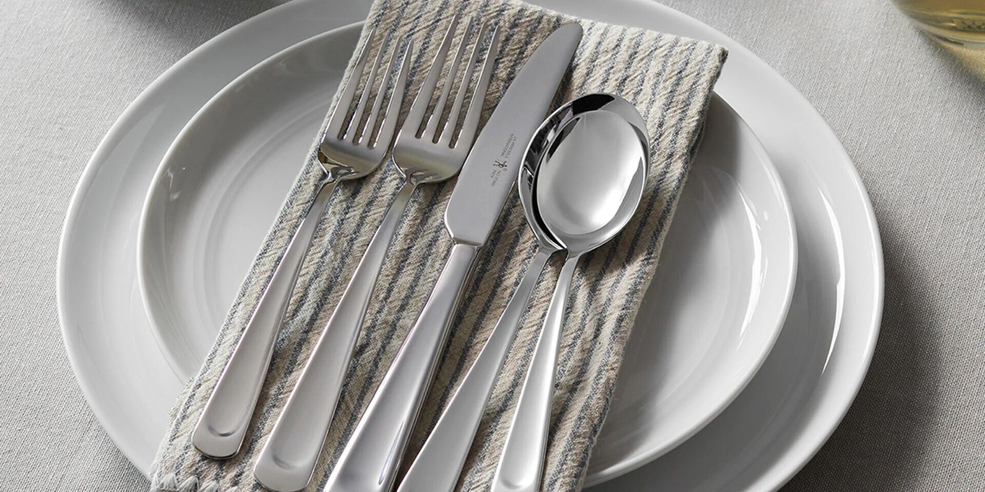 SCULPTED SIMPLICITY MEETS EVERYDAY ELEGANCE