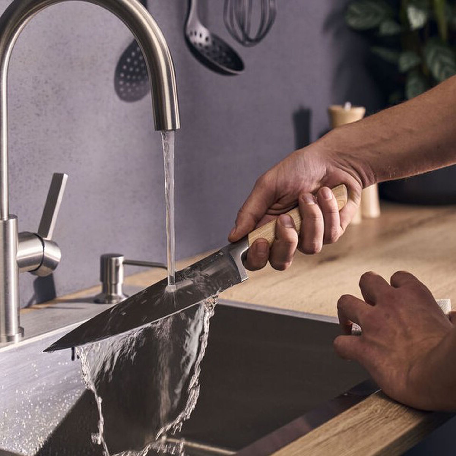 EXPERTLY SHARPENED BLADES