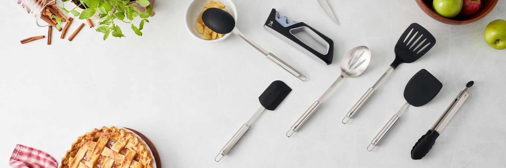 Classic Tool Set with Knife Sharpener and Pie