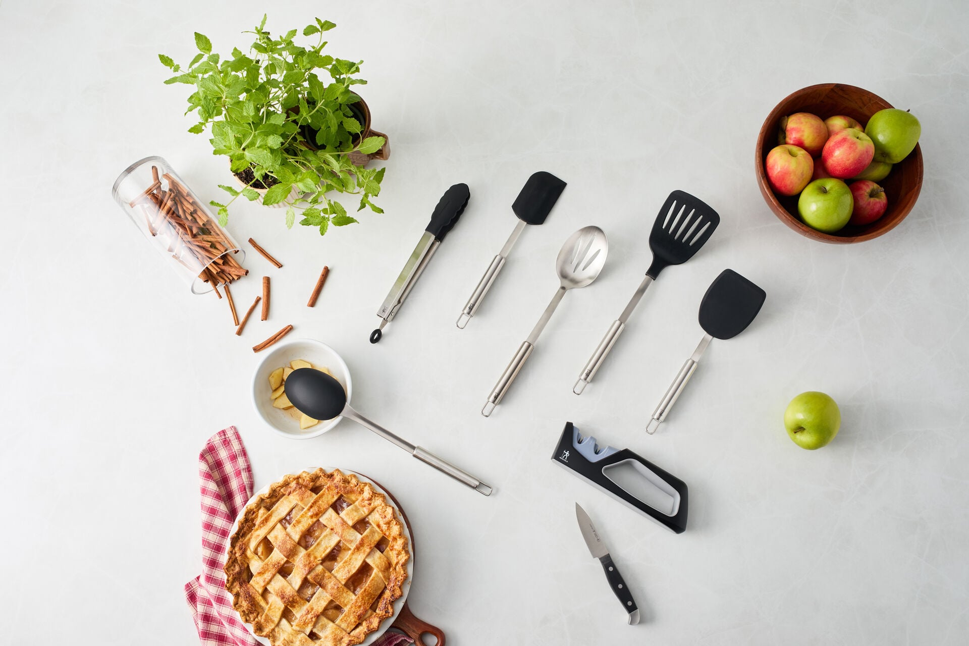 Classic Tool Set with Knife Sharpener and Pie