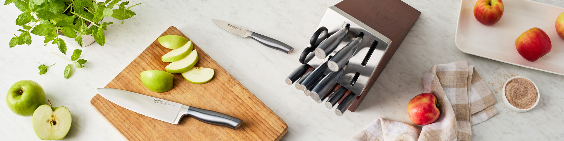 Graphite Self-sharpening 14pc set with apples