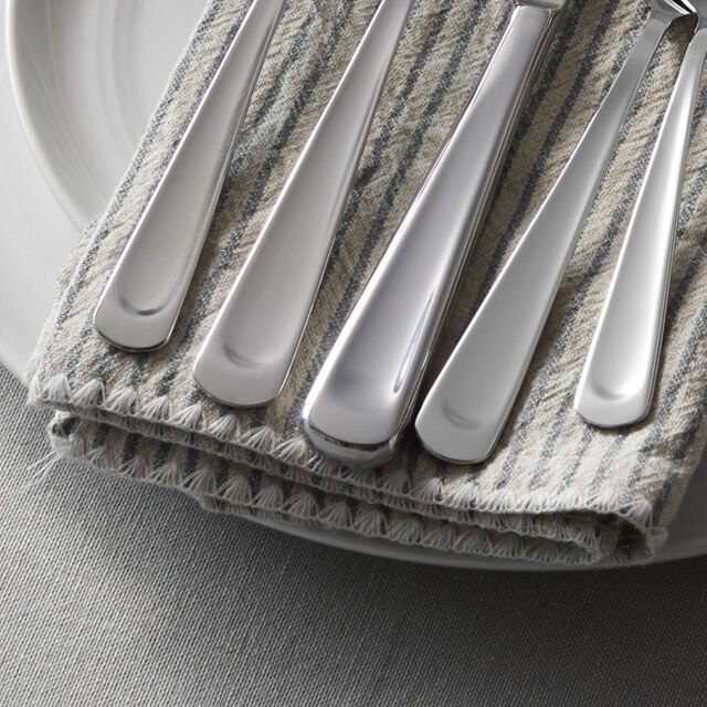 45 Piece Flatware Set polished,,large