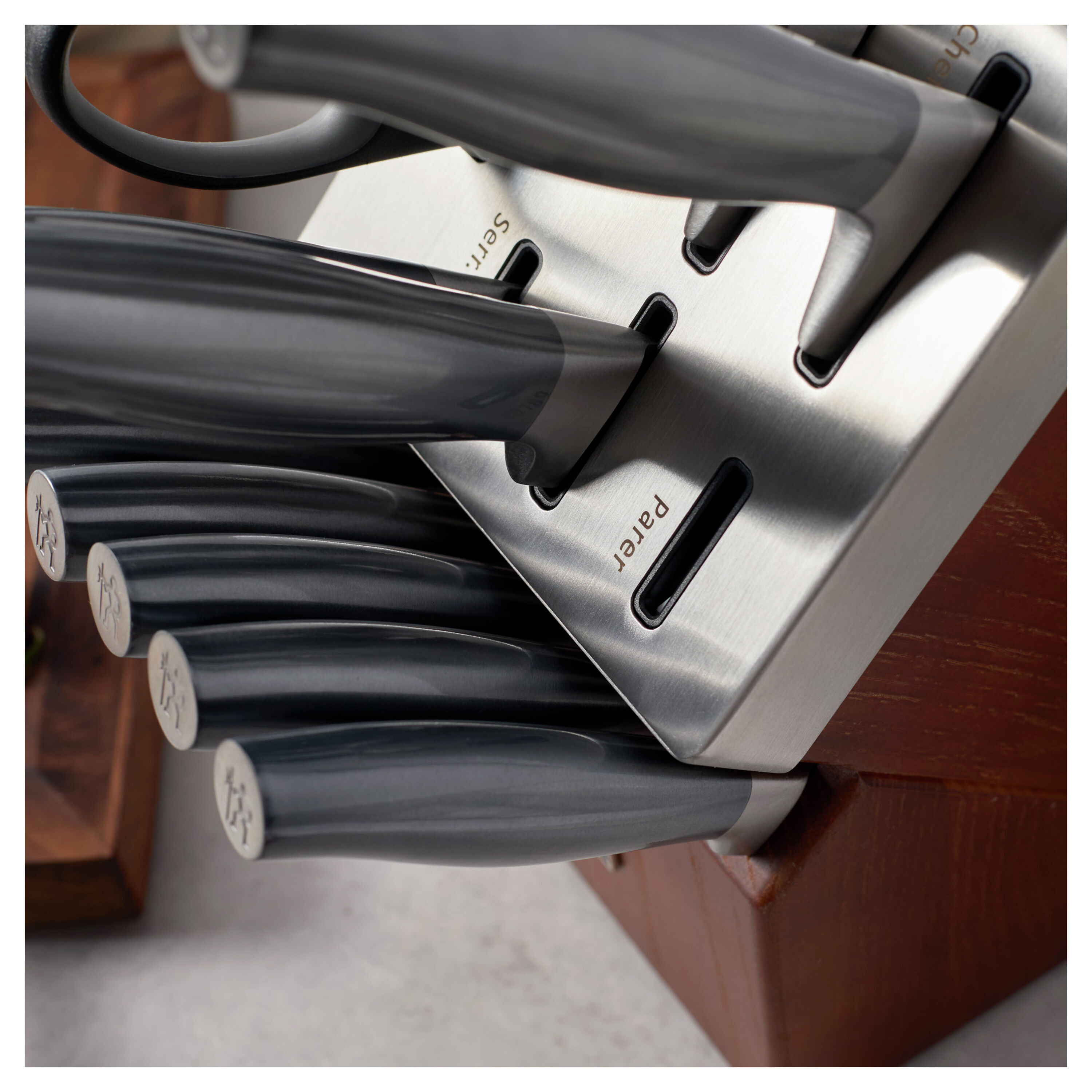 Graphite 14-pc, Self-Sharpening Knife Block Set | Henckels US